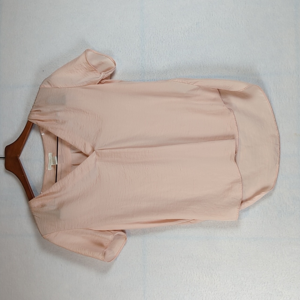 H&M Light Pink V Neck‎ Contemporary Lightweight Blouse S